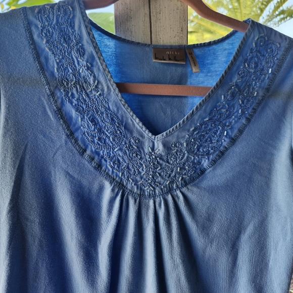 3 Nicole Miller "NICKI"  SIZE MED BLUE TINY BLUE EMBELLISHMENT AT V NECKLINE - Picture 2 of 5